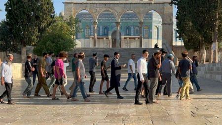 مستوطنون يقتحمون باحات المسجد الاقصى